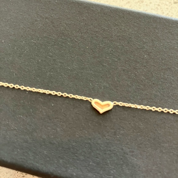 Solid 14k yellow gold heart necklace - Picture 9 of 15